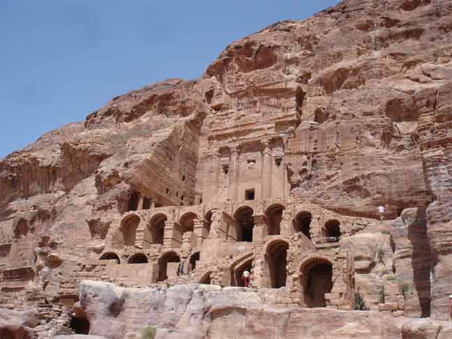 Гробница Урны в Петре.
 (Иордания.  Фото Лимарева В.Н.) 